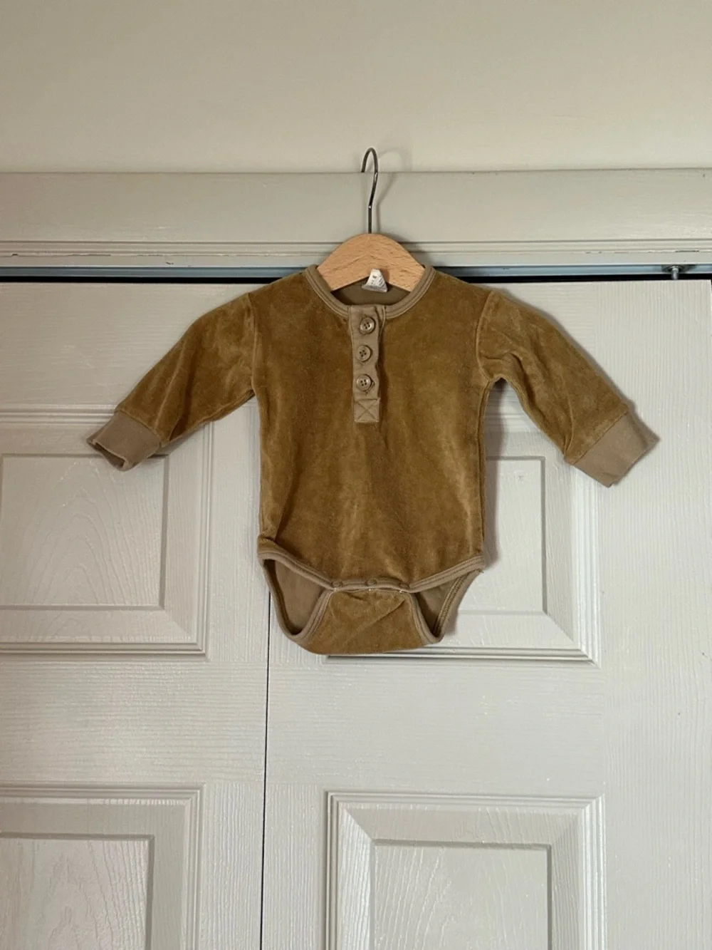 Kate Quinn Velour Kids Long-Sleeve One-Piece Bodysuit in Camel